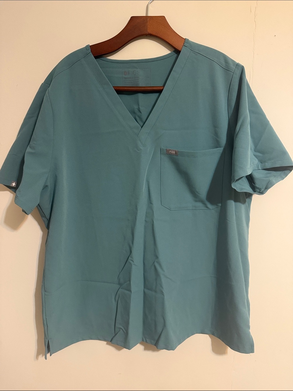 Figs Teal V-Neck Pocket Scrub Top and Highwaisted jogger bottoms